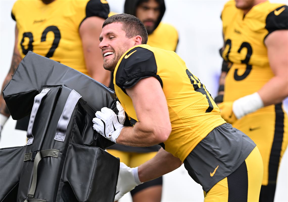 Team in uniform working together